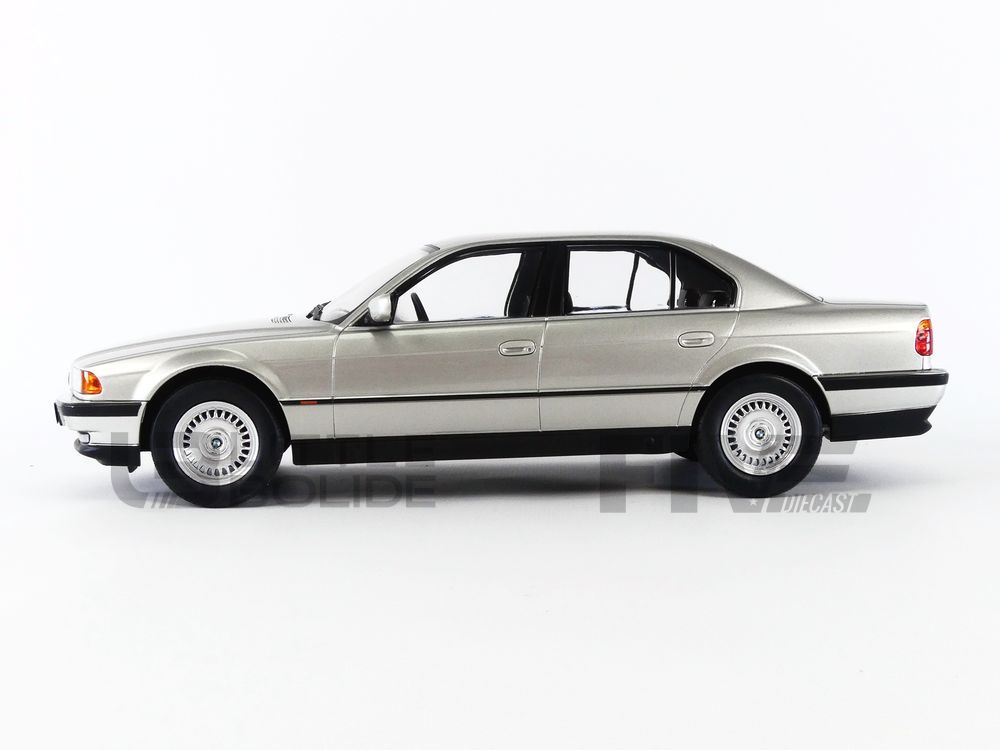KK SCALE MODELS 1/18 – BMW 740i (E38) – 1994 – Little Bolide