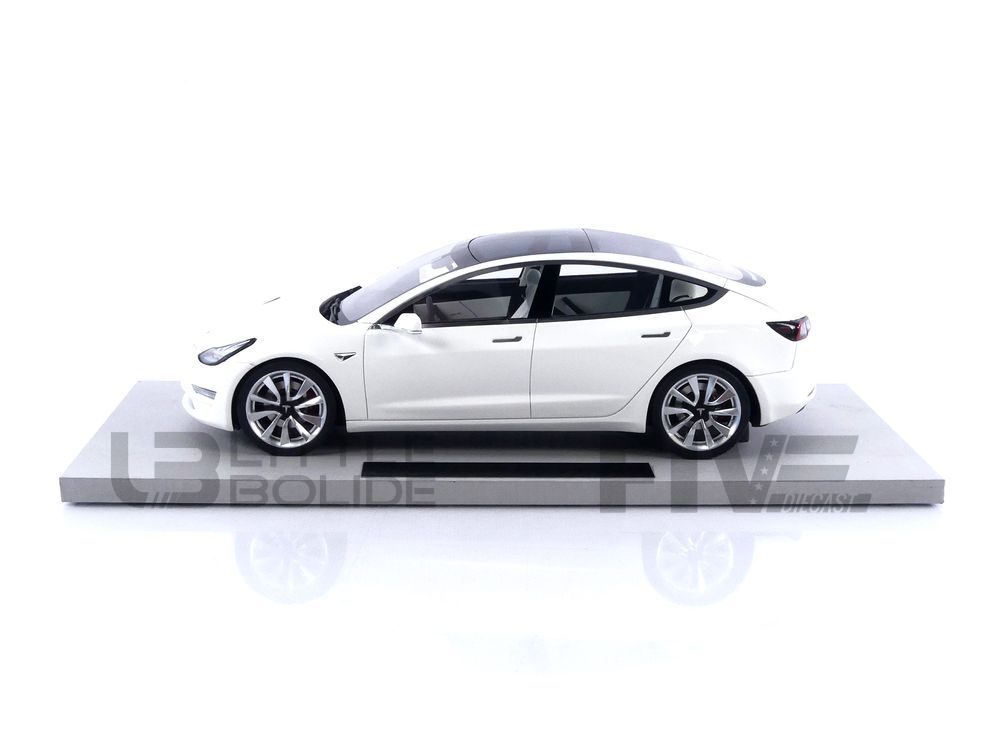 Tesla Model 3 Performance - 1:18 Diecast model 