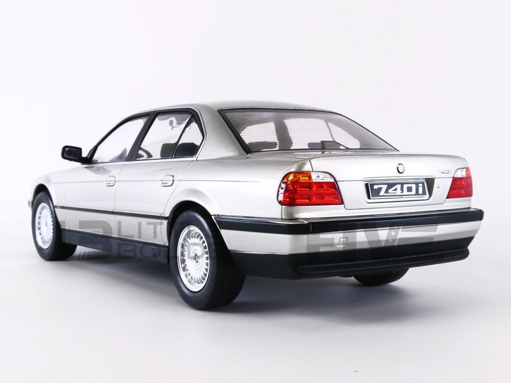 Modellauto 1:18 BMW 1er Series Silber