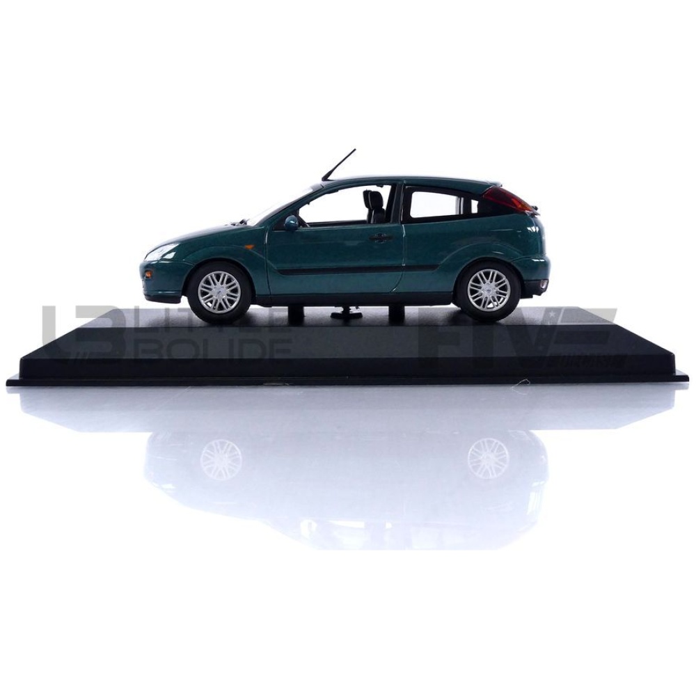 940087001 – MAXICHAMPS 1/43 - FORD Focus 2-Door - 1998 - Five Diecast