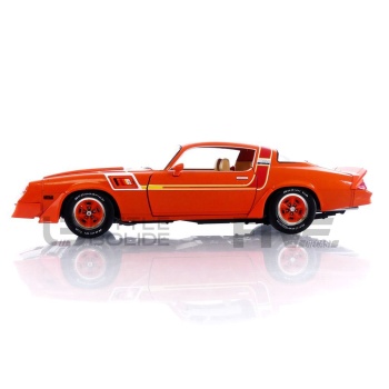 greenlight collectibles 18 chevrolet camaro z/28 hugger general motors special  1980 road cars coupe