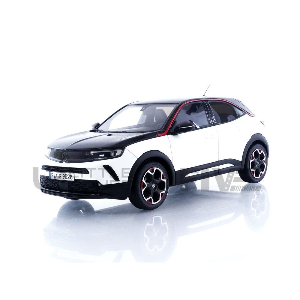 OT1045 – OTTO MOBILE 1/18 - OPEL Mokka-e GS Line - 2021 - Five Diecast