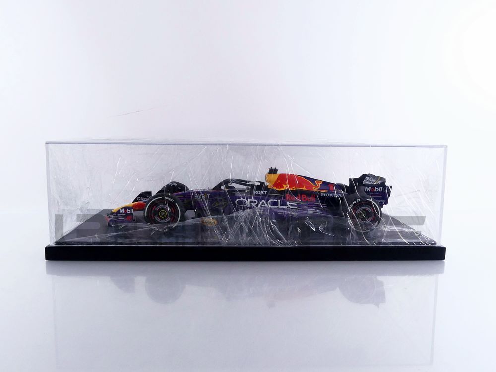 127232201 – MINICHAMPS 1/12 - RED BULL RB19 - Winner Las Vegas GP