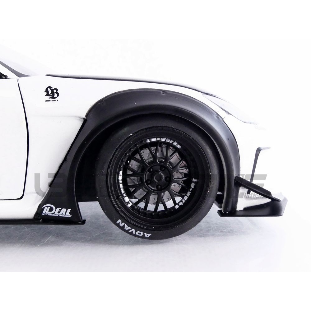 S1813602 - 421186461 – SOLIDO 1/18 - TOYOTA GR86 LBWK Body Kit