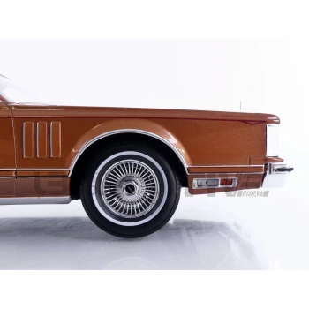 18370BR – MCG 1/18 - LINCOLN Continental Mark V - 1978 - Five Diecast