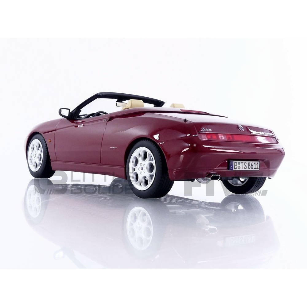 Alfa Romeo Spider 2000 MkII white (Norev) 1:18