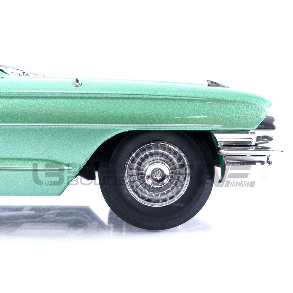 CADILLAC SERIES 62 COUPE DEVILLE de 1961 vert au 1/18 de KK-Scale KKDC181253