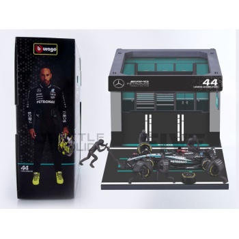 bburago 43 mercedesamg w15 pit pass diorama playset 2023 racing cars formula 1