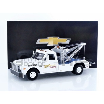 greenlight collectibles 18 chevrolet c30 dually wrecker 1969 road cars 4x4 and suv