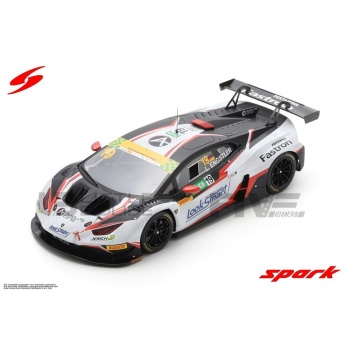 spark 18 lamborghini huracan gt3 evo 2 macau gt cup 2025 racing cars racing gt