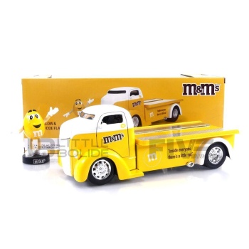 jada toys 24 ford coe flatbed truck with m&m's yellow figure  1947 movie and music