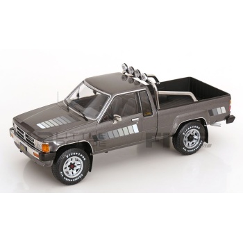 kk scale models 18 toyota hilux truck xtra cab 4x4 1985 road cars 4x4 and suv